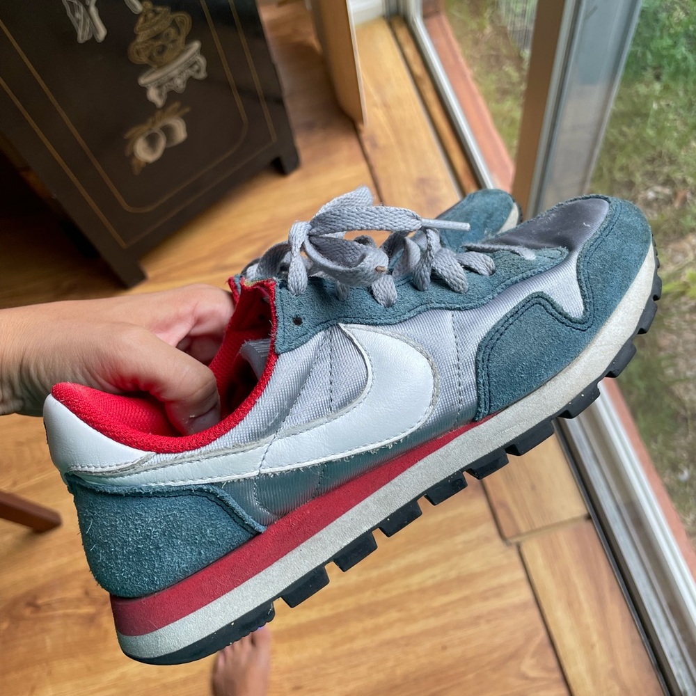 Nike Women's Teal White Red Retro Sneakers